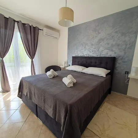 Mira Apartment *