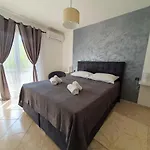 Mira Apartment *