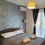 Mira Apartment
